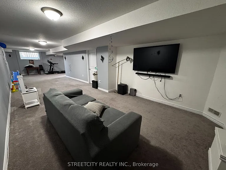 464 Commissioners Rd W #24 — Photo 16