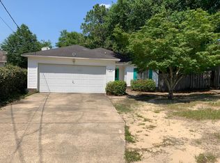 8 Courtney Ln, Crestview, FL 32539