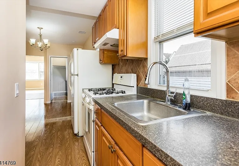 182 Pierre Ave — Photo 4