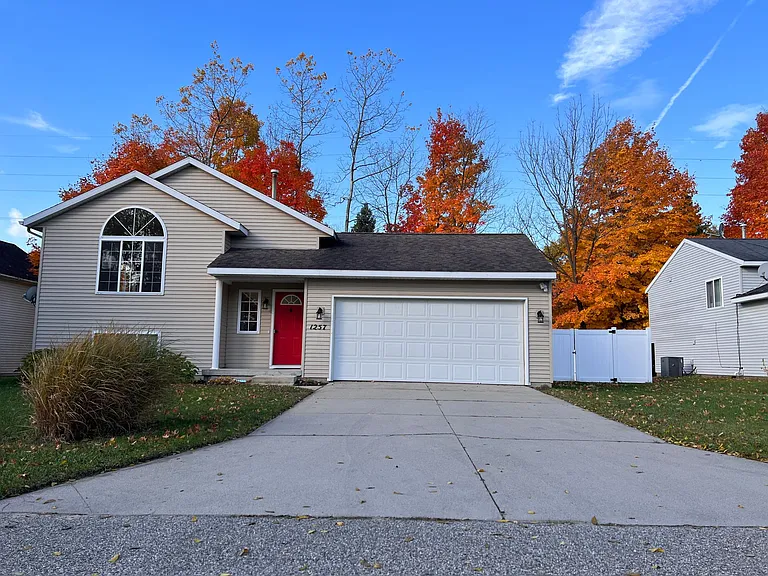 1257 Forest Hollow Ct SE — Photo 1