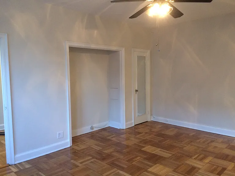 Ambassador Apartments — Photo 8