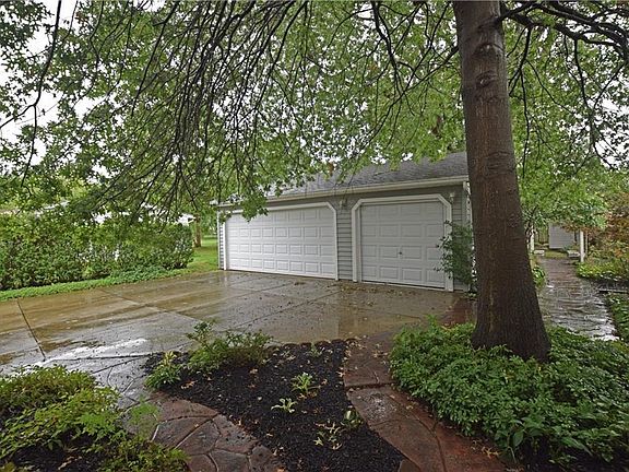 2nd image of 11013 Blossom Ave