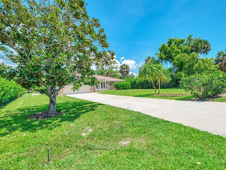 2340 Palmetto St — Photo 4