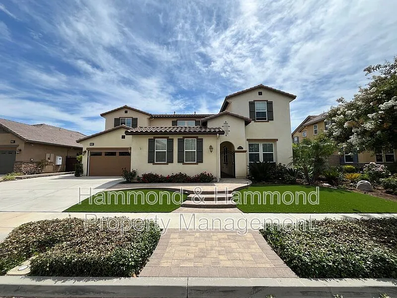 5 bed, 4.5 bath, 3964 sqft, $6,695 — Photo 2