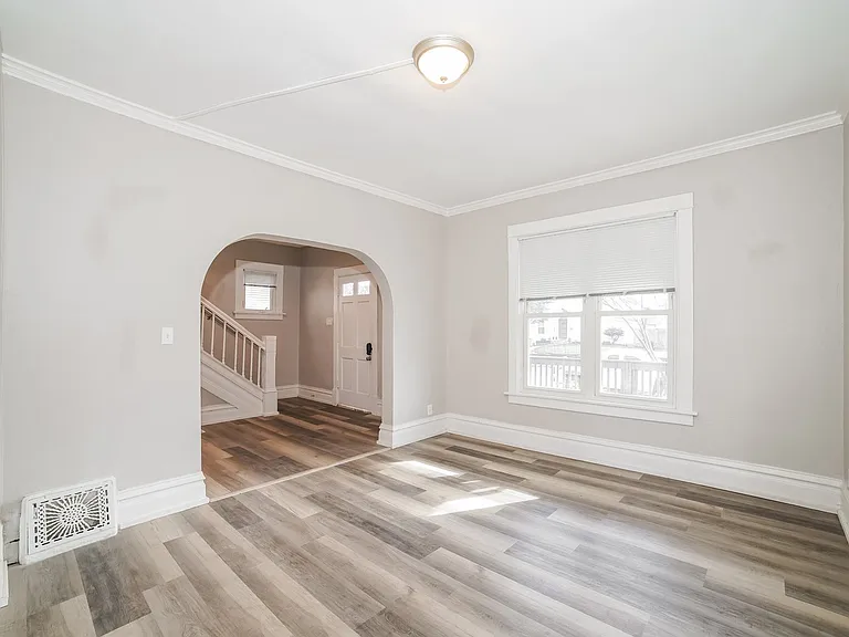 1346873_018_living_room_13624582.jpg