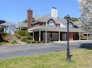 5 Deepwoods Ct, Glen Cove, NY 11542
