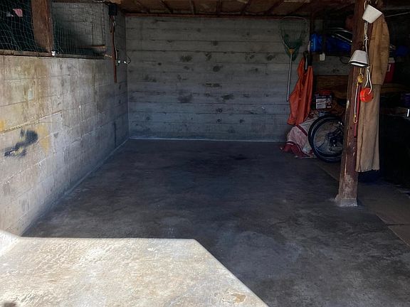 Garage bay
