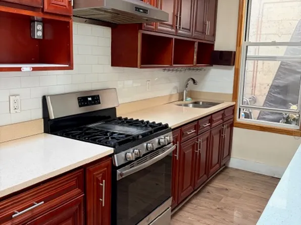 186 Dahill Road image 1 of 10