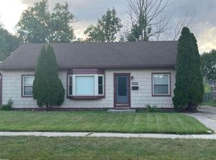 26095 Waldorf St, Roseville, MI