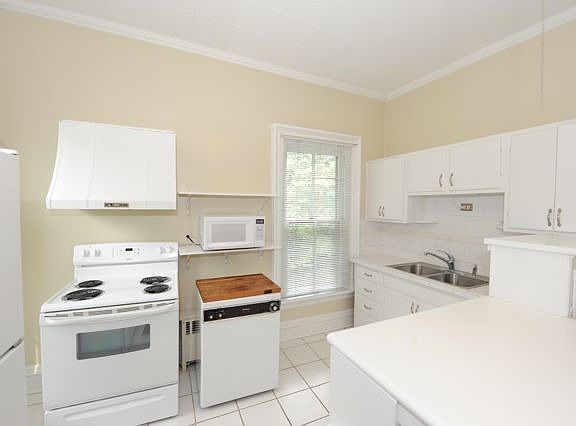 3rd image of 133 N Brainard St #201