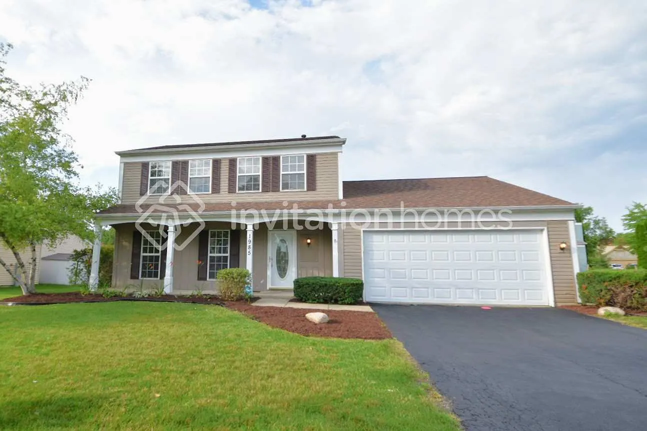 1985 College Green Dr Elgin, IL 60123 — Photo 1