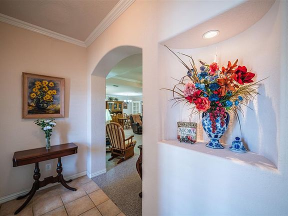 3rd image of 214 Oleander Pl