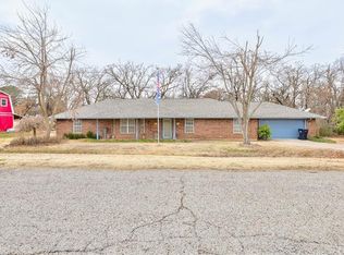 429 S Main St, McLoud, OK 74851