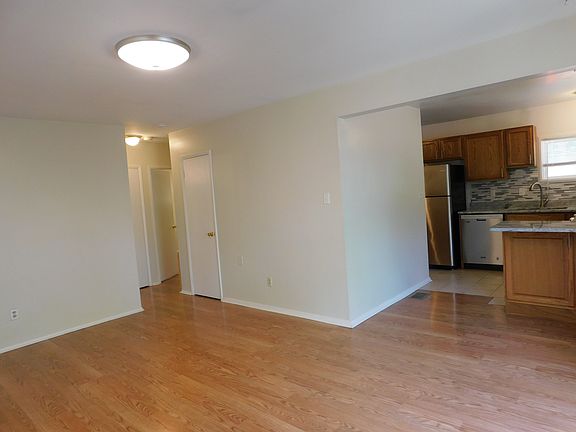 3rd image of 1304 Bluff Ave #1304