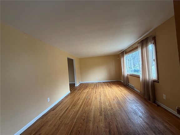 4th image of 347 Lime Oak Dr