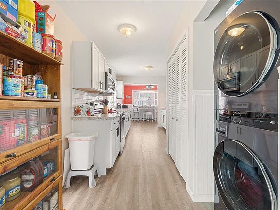 5th image of 80 Essex Cir