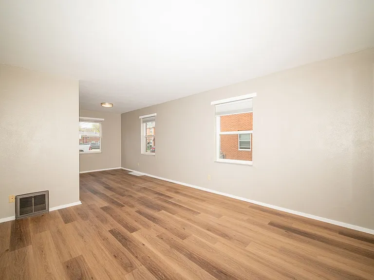 2100 Rhomberg Ave — Photo 7