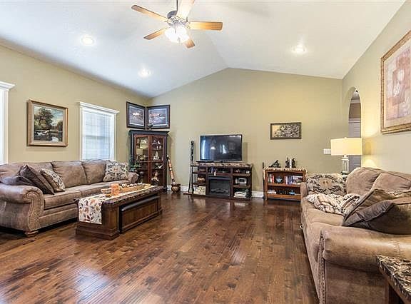 4th image of 290 Boulder Trail Dr
