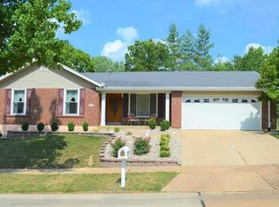 918 Gervas Dr, Ballwin, MO 63021