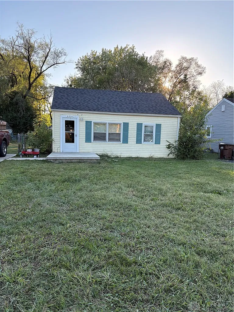 2204 Hawthorne St photo 1