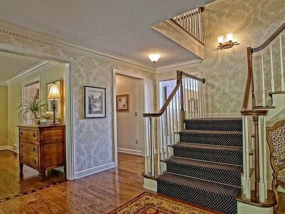 2nd image of 25 Glenridge Ct