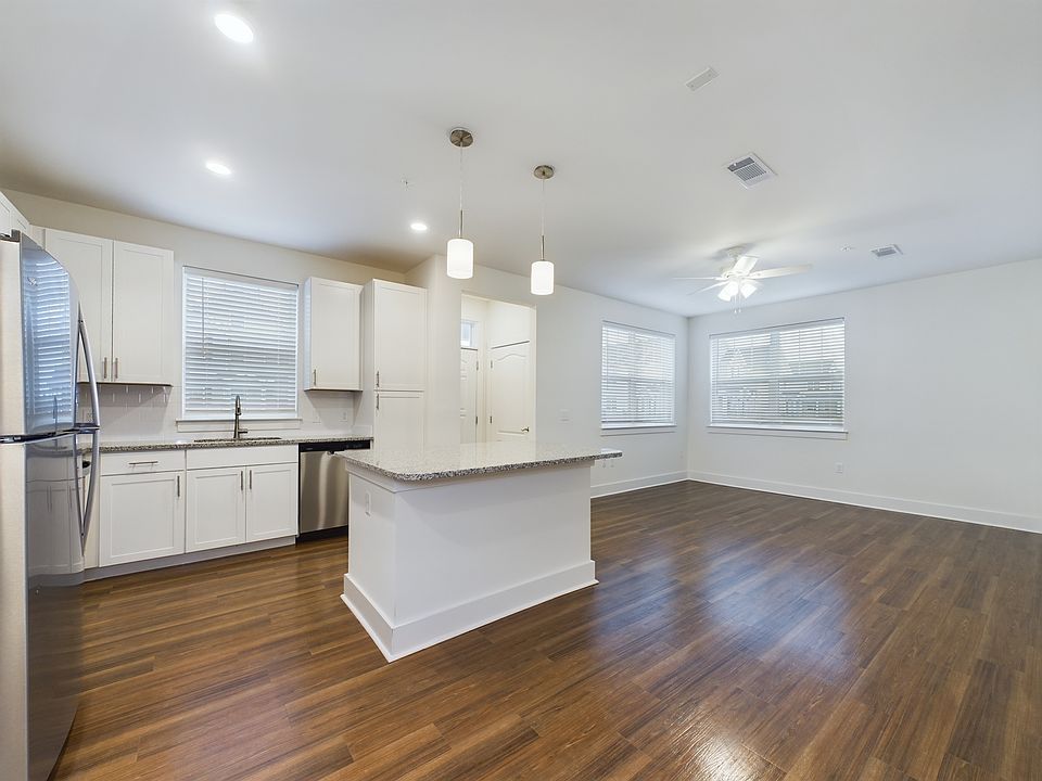 1st image of 370 Arsdale Ave #28-101