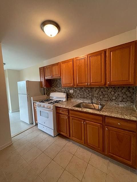 1st image of 2915 W 5th St APT 5E