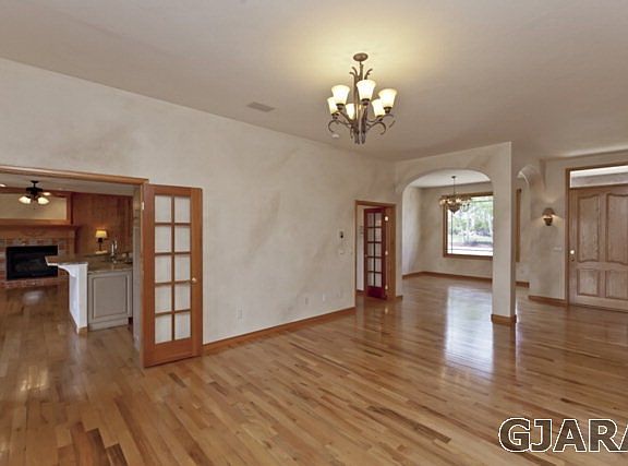 5th image of 560 E Saddle Dr
