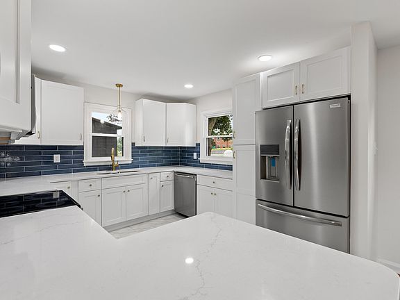 3rd image of 244 Saint Margaret Dr