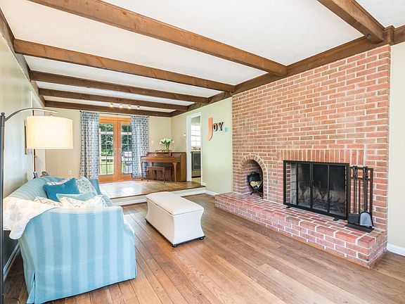 5th image of 4400 Canterbury Ln
