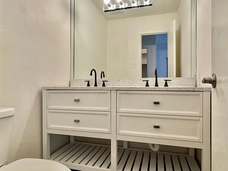2408 Lindenwood Dr — Photo 10