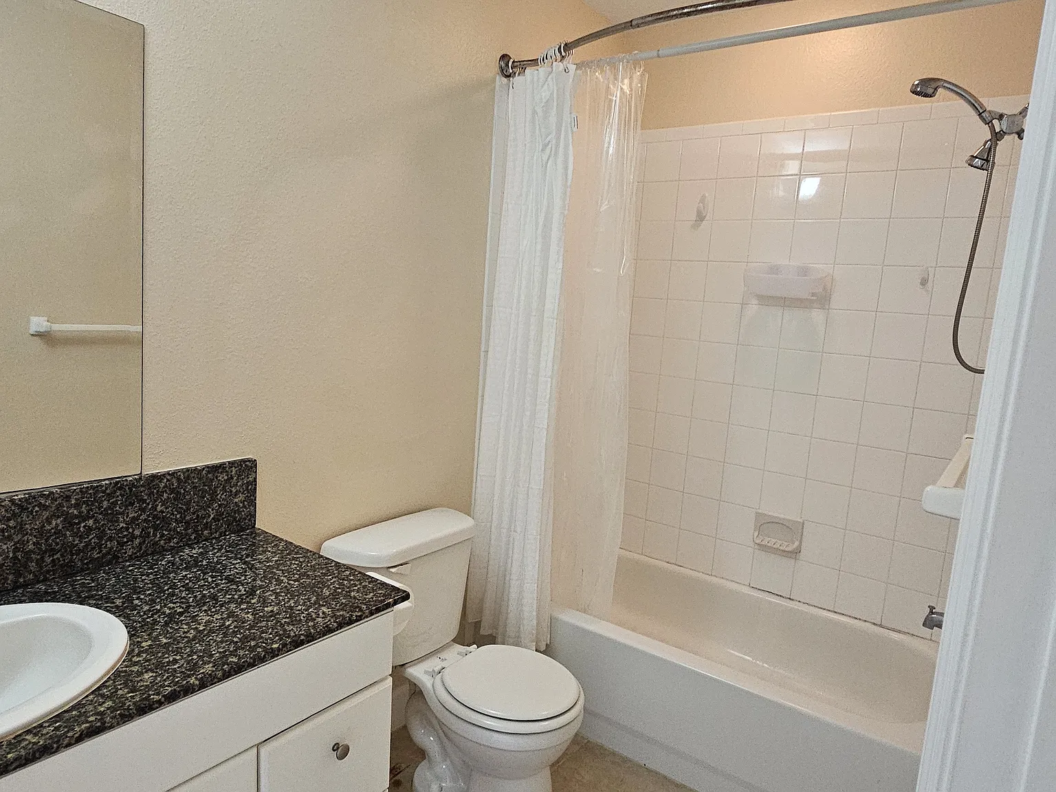 3 bed, 2.5 bath, 1512 sqft, $2,000 — Photo 3