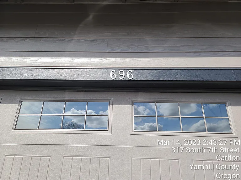 696 E Wilson St — Photo 2