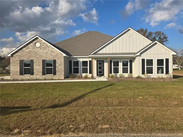 40026 Judith Lora Dr, Gonzales, LA 70737