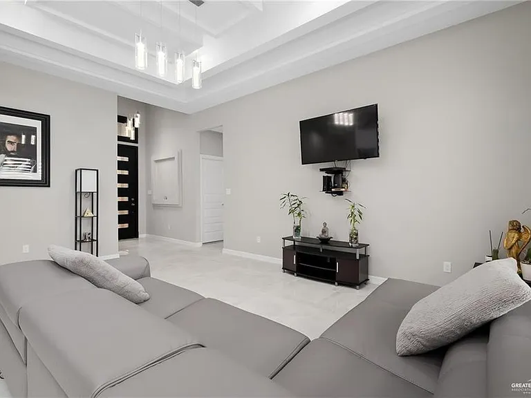 831 Whitewing St — Photo 3