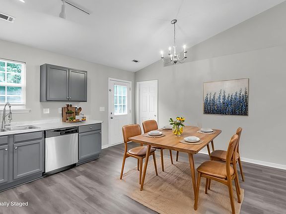 3rd image of 208 Riverbreeze Rd