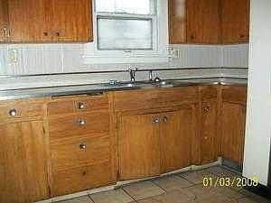 2nd image of 904 Massena Ave