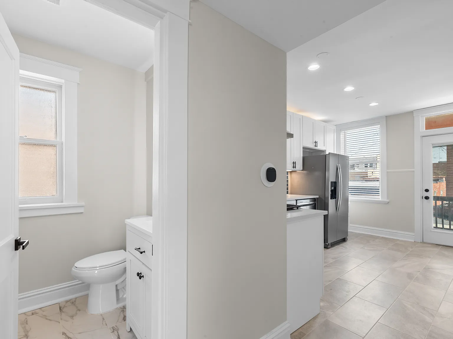 3 bed, 1200 sqft, $2,400 — Photo 3