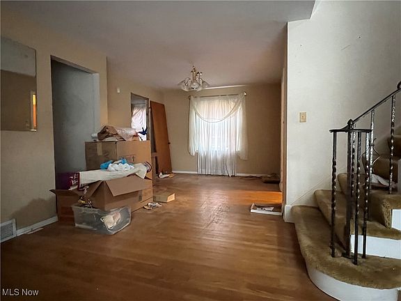 4th image of 2379 Charney Rd