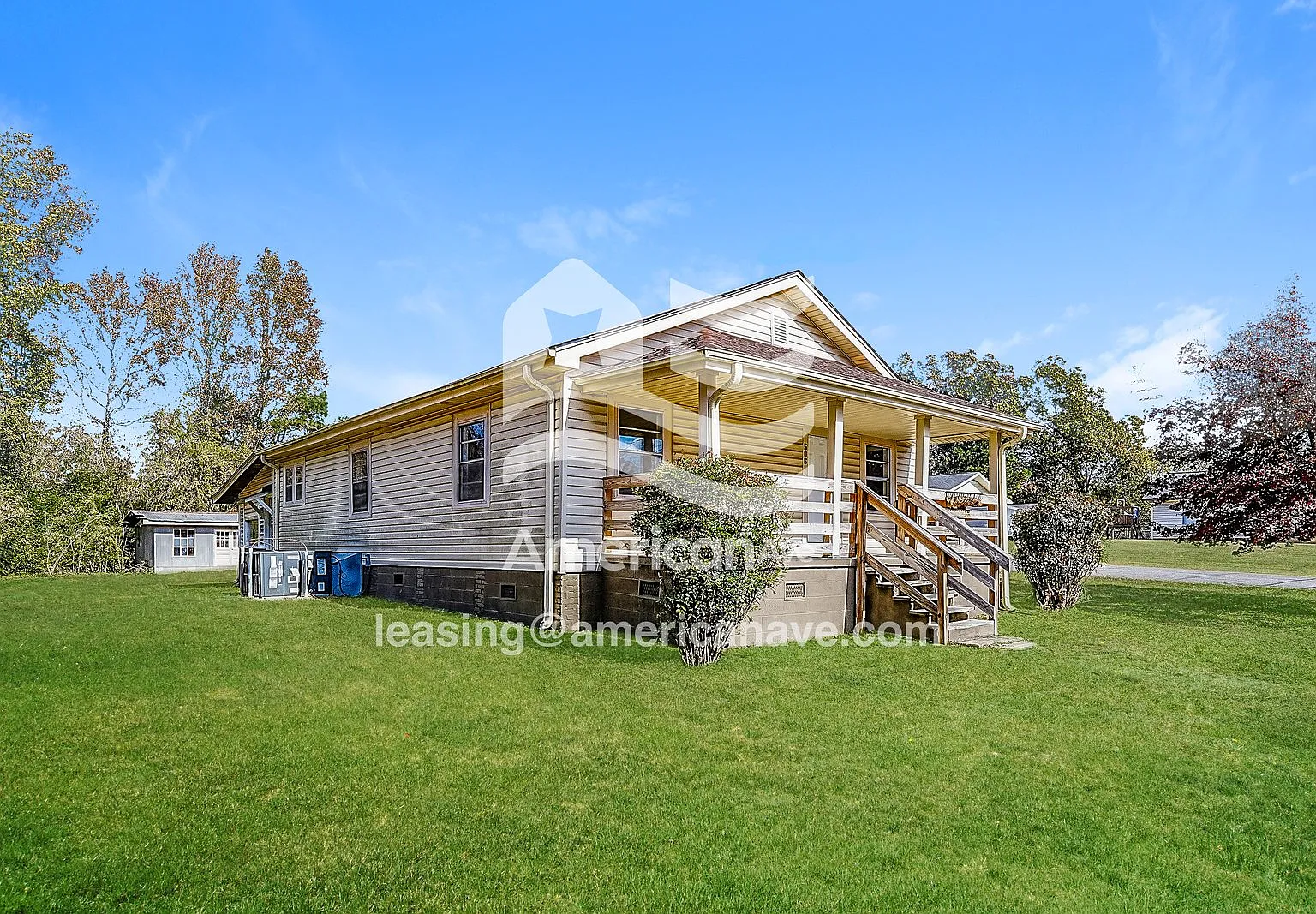 3 bed, 1.0 bath, 1200 sqft, $1,375 — Photo 2
