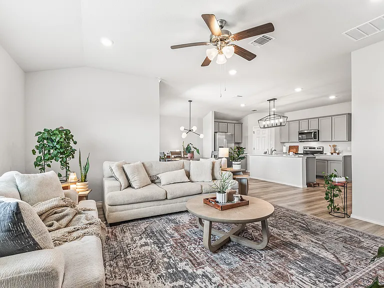 Living (open concept)