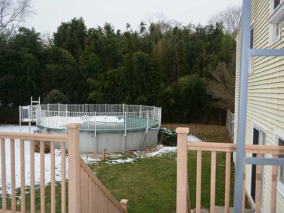 3rd image of 83 Fairwood Dr