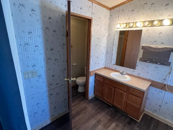 220 Diamond Dr, Riverton, WY 82501