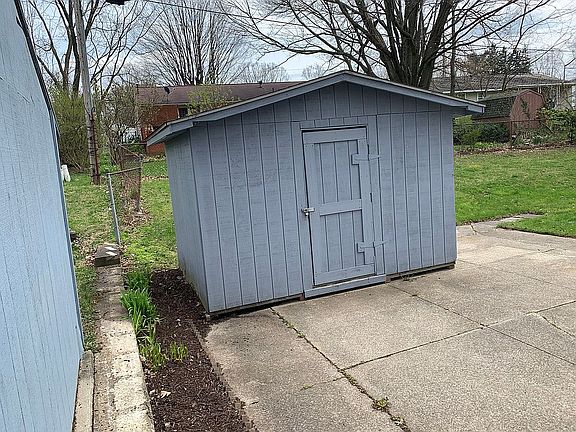 4th image of 426 Charvid Ave