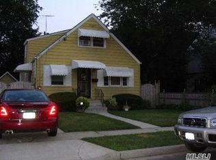 36 Chase St, Hempstead, NY 11550