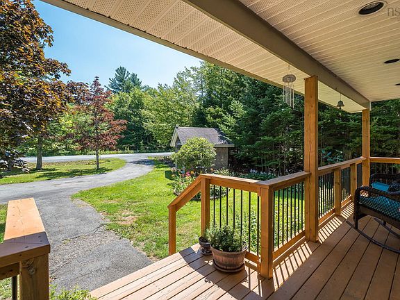3rd image of 60 Lylewood Dr