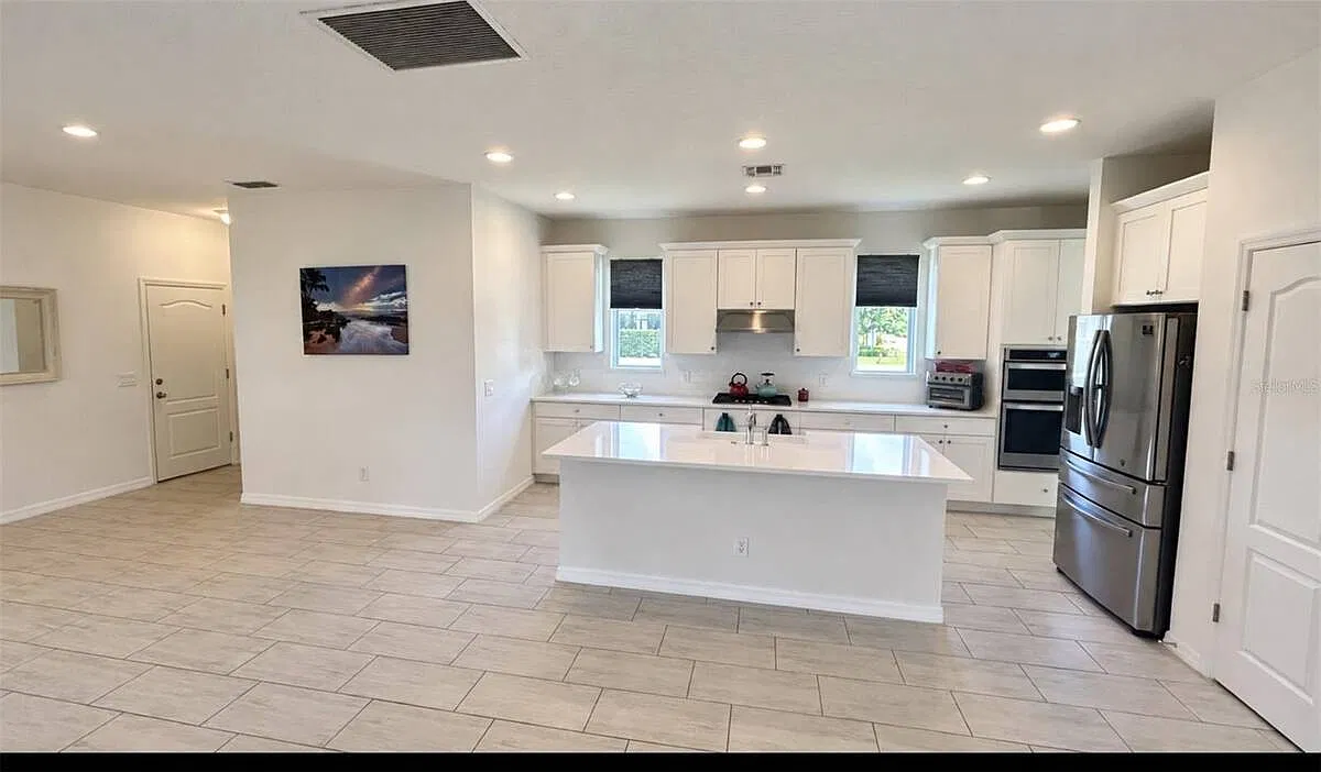 4 bed, 3.5 bath, 2476 sqft, $3,450 — Photo 3