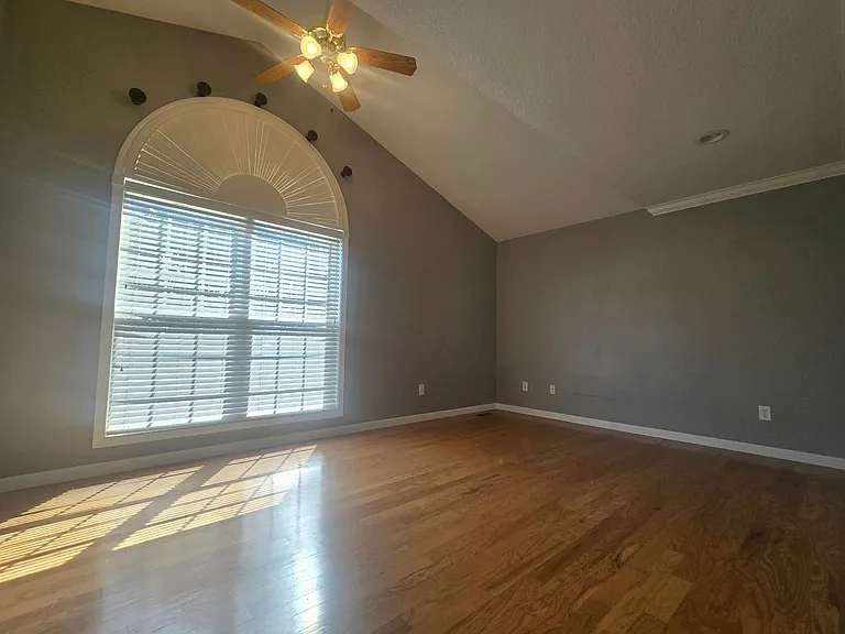 1607 Manheim Cir — Photo 6
