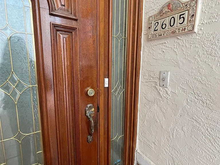 2605 Bay Dr — Photo 5