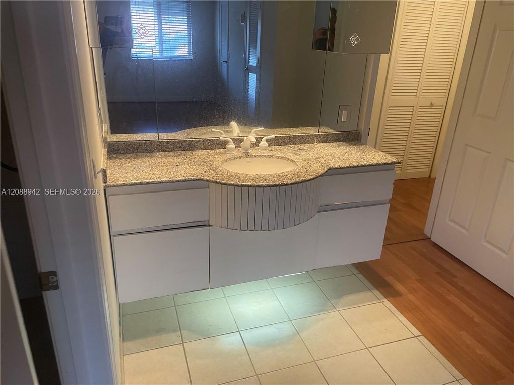 2447 NE 14th St APT 510, photo 7